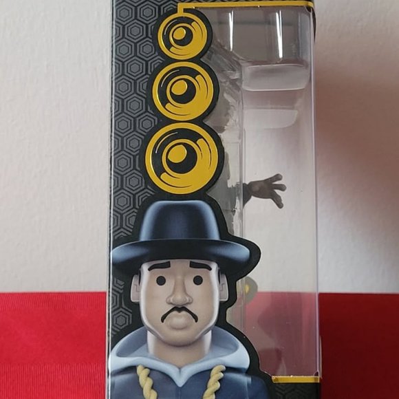 2021 FUNKO GOLD, REVEREND RUN FROM RUN DMC, ACTION FIGURE, MINT IN THE PACKAGE!! - Picture 3 of 6